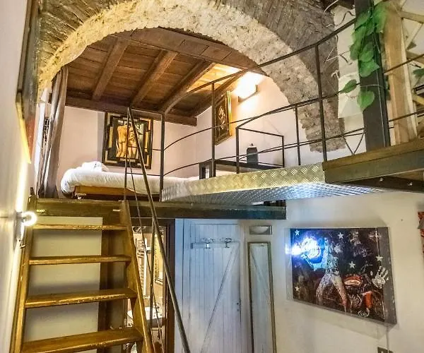 The Magic Hole Apartment *