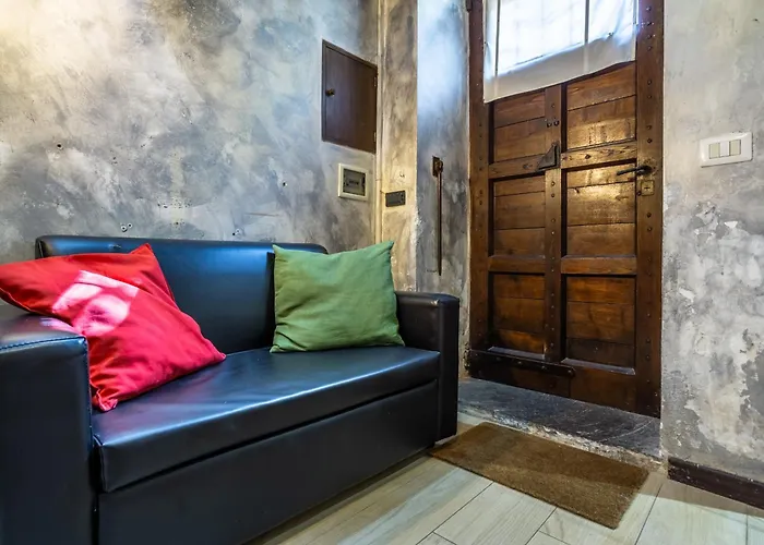 The Magic Hole Apartment Rom