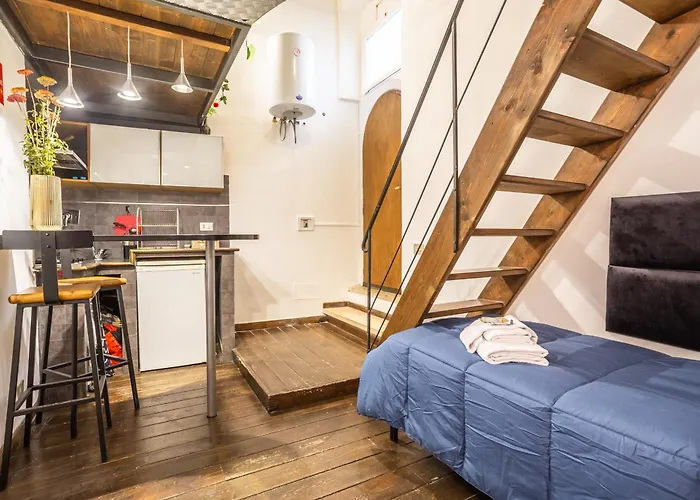 The Magic Hole Apartment *
