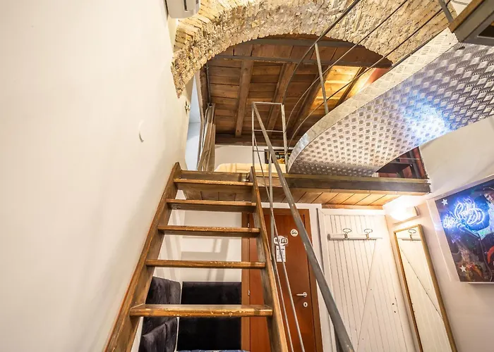 Apartment The Magic Hole Rom