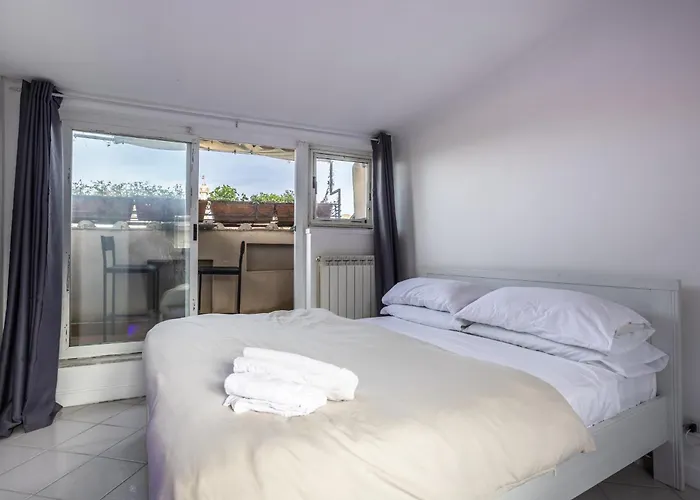 The Magic Hole Apartment Rom