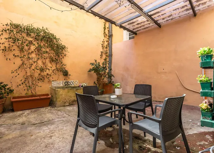 The Magic Hole Apartment Rom